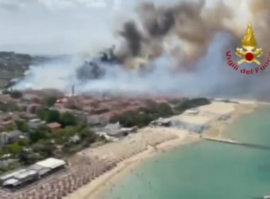 Incendiile din Italia fac victime printre turişti. Cel puţin cinci persoane au fost rănite iar un copil a ajuns la spital
