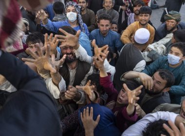 Criză umanitară gravă în Kabul. Afganii care fug de talibani, printre care şi 72.000 de copii, dorm pe străzi. „De aici unde să fugim?”