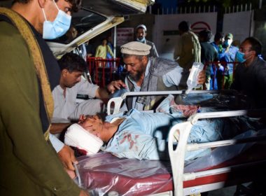 Atac sinucigaş la Kabul. Cel puţin 13 morţi, printre care şi copii. Martor: „Am cărat răniţii, hainele mele sunt pline de sânge”