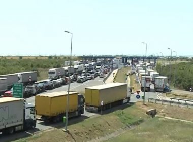 Coloane de camioanela ieşirea din ţară spre Ungaria