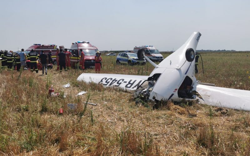 Avion prăbuşit pe câmp, lângă Chitila