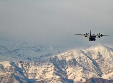 Avioane de recunoaştere ale SUA dau târcoale bazei aeriene din Bagram, Afganistan. Pentagonul respinge ideea reocupării aeroportului