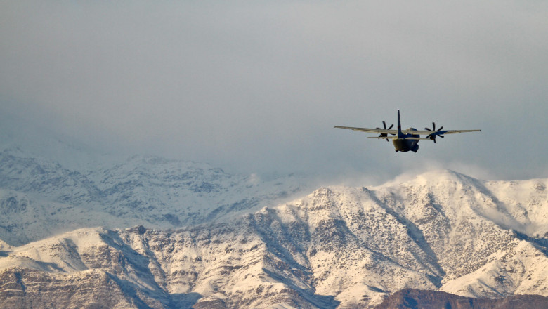 Avioane de recunoaştere ale SUA dau târcoale bazei aeriene din Bagram, Afganistan. Pentagonul respinge ideea reocupării aeroportului