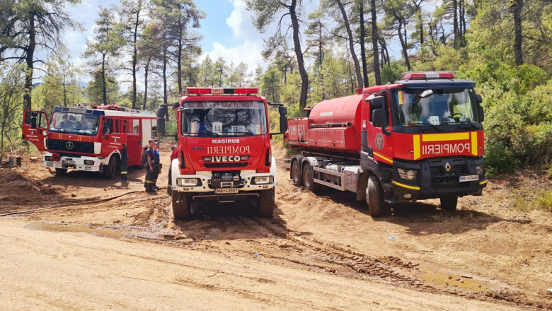 142 de pompieri români vor pleca vineri într-o nouă misiune de stingere a incendiilor în Grecia
