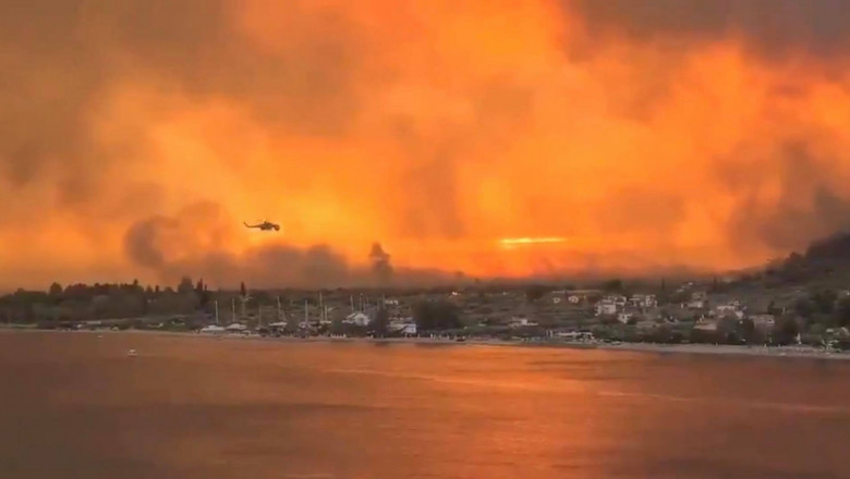 Un incendiu arde necontrolat de mai multe zile pe a doua cea mai mare insulă din Grecia. Sute de turişti şi localnici au fost evacuaţi