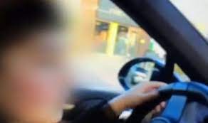 Un copil de 11 ani a fost prins conducând o maşină prin oraşul Corabia