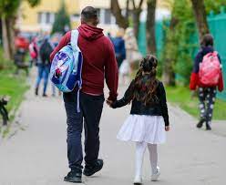 70% dintre români, pentru educaţia sexuală în şcoli