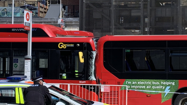 O persoana a murit, iar alte trei au fost rănite după ce două autobuze s-au ciocnit în centrul Londrei