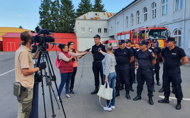 Cei 10 pompieri care reveneau acasă din misiunea în Grecia au intervenit la un accident rutier