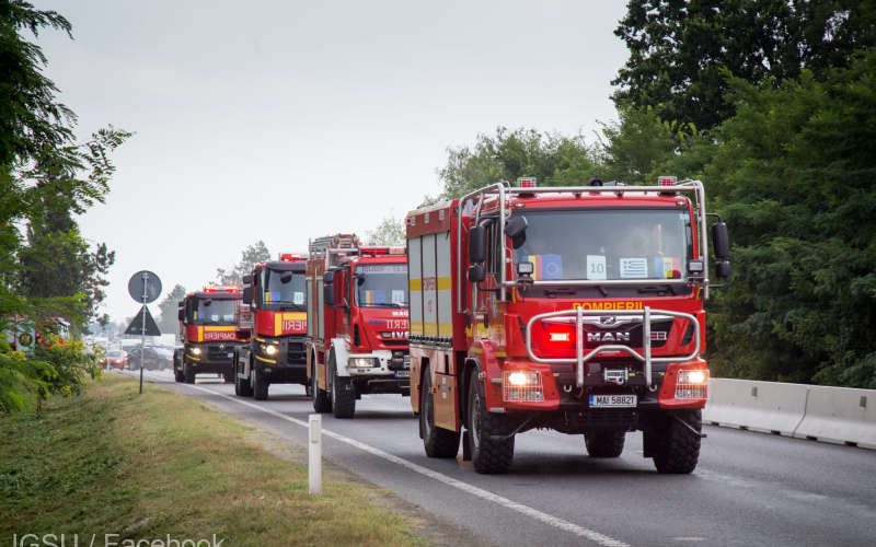 108 pompieri români sunt de ieri în insula Evia