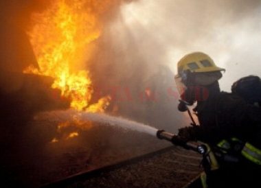 Un incendiu de vegetaţie a întrerupt circulaţia pe ruta Dorohoi - Iaşi
