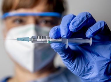 EMA nu planifică momentan adaptarea vaccinurilor contra noii variante SARS-CoV-2 din Africa de Sud