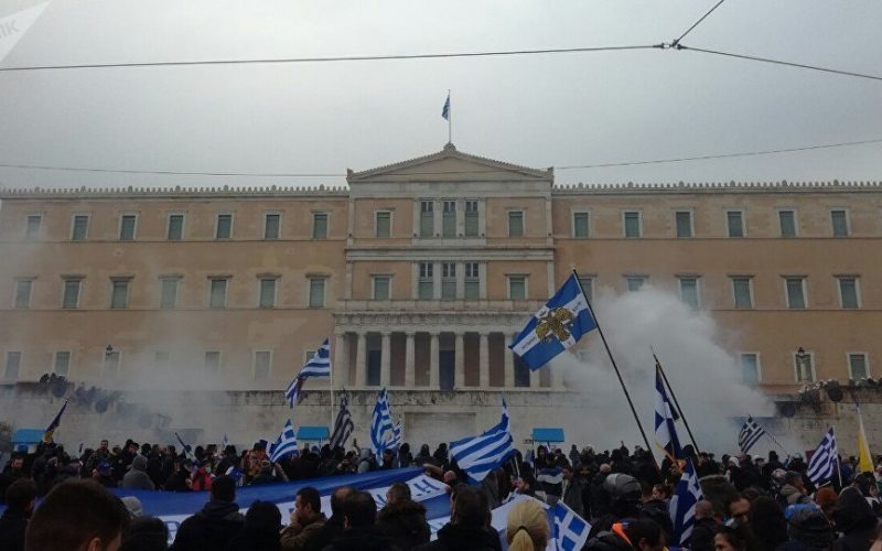 Grecii critică autorităţile
