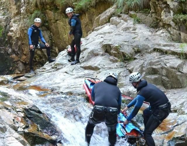 Intervenţie a salvamontiştilor în sprijinul unor turişti surprinşi de furtună în zona de munte a judeţului Dâmboviţa