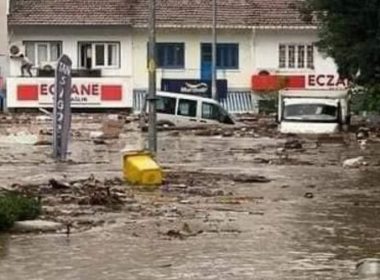 Cel puţin 9 oameni au murit în inundaţiile catastrofale din Turcia