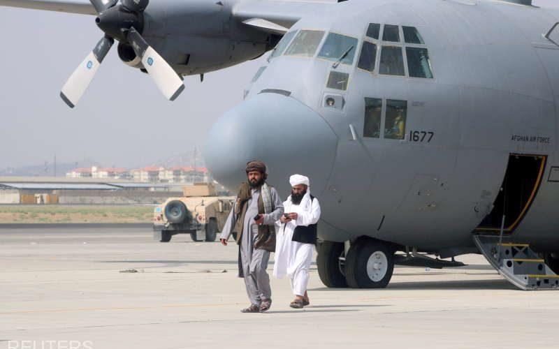 Talibanii permit plecarea din Afganistan a 200 de americani şi cetăţeni din ţări terţe