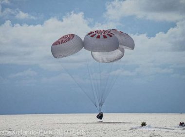 SpaceX: Cei patru pasageri privaţi plecaţi în spaţiu au revenit pe Terra după trei zile în spaţiu