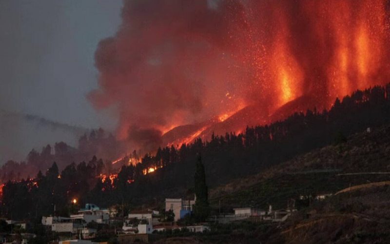 Norul de poluanţi generat de erupţia vulcanului din La Palma ajunge în România. În cât timp va acoperi toata ţara