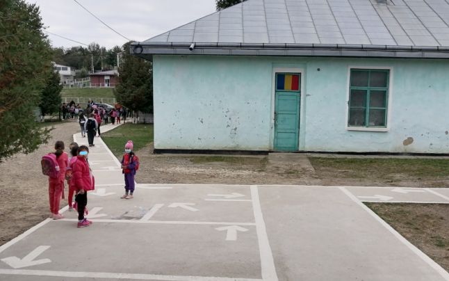 Soarta halucinantă a unei şcoli suprapopulate din Moldova. De ce nu primeşte bani de nicăieri