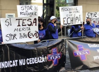 Protest al unor organizaţii sindicale afiliate CNS Meridian, în Piaţa Victoriei/ Înlăturarea inechităţilor salariale, printre revendicări