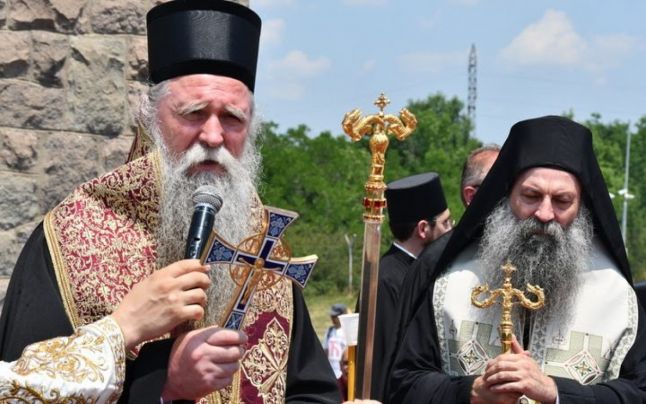 Proteste în Muntenegru împotriva întronizării noului mitropolit de către Biserica Ortodoxă Sârbă. Manifestanţii au blocat drumul către o mânăstire