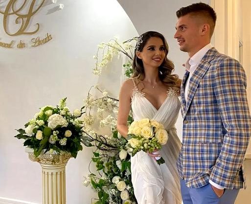 Septembrie e luna iubirii. După Halep şi Miron de la FCSB, Florin Tănase s-a căsătorit şi el. Cu ce ţinute au apărut jucătorii de la FCSB şi mai ales Florin Coman, vedeţi la Focus Sport, la 19 fără trei minute.
