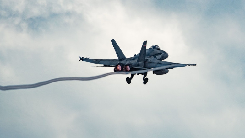 Avioane militare ruseşti interceptate de aeronave NATO, în apropierea spaţiului aerian al României