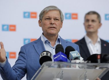 Dacian Cioloş: Încercăm să convingem PNL să mergem pe un guvern de coaliţie. Nu susţinem un guvern minoritar, sprijinit deja de PSD