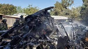Un avion militar s-a prăbuşit într-o zonă rezidenţială din Texas, piloţii spitalizaţi