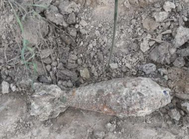 O bombă în perfectă stare de funcţionare a fost descoperită în Botoşani, în timpul unor lucrări la un drum judeţean