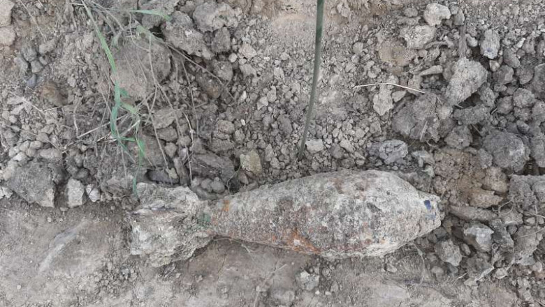 O bombă în perfectă stare de funcţionare a fost descoperită în Botoşani, în timpul unor lucrări la un drum judeţean