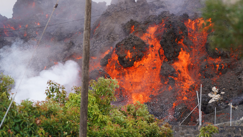Vulcanul din La Palma şi a reînceput activitatea