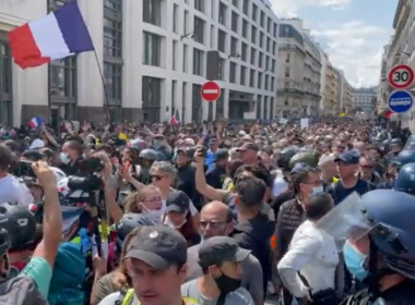 Franţa dă în clocot, 150.000 de oameni în stradă