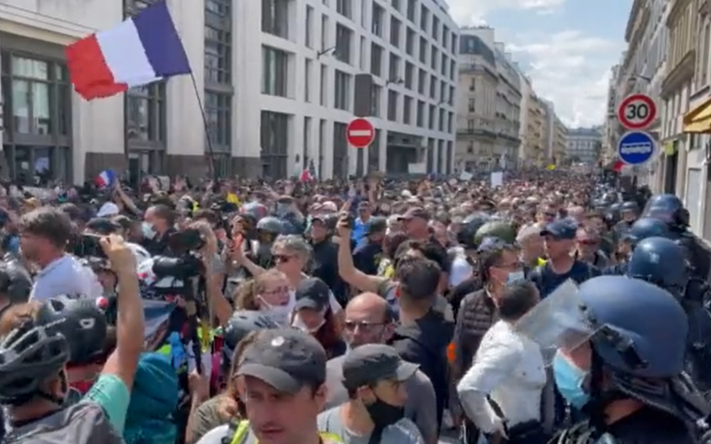 Franţa dă în clocot, 150.000 de oameni în stradă
