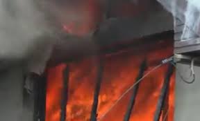 Fetiţele cu chibrituri au dat foc la două case