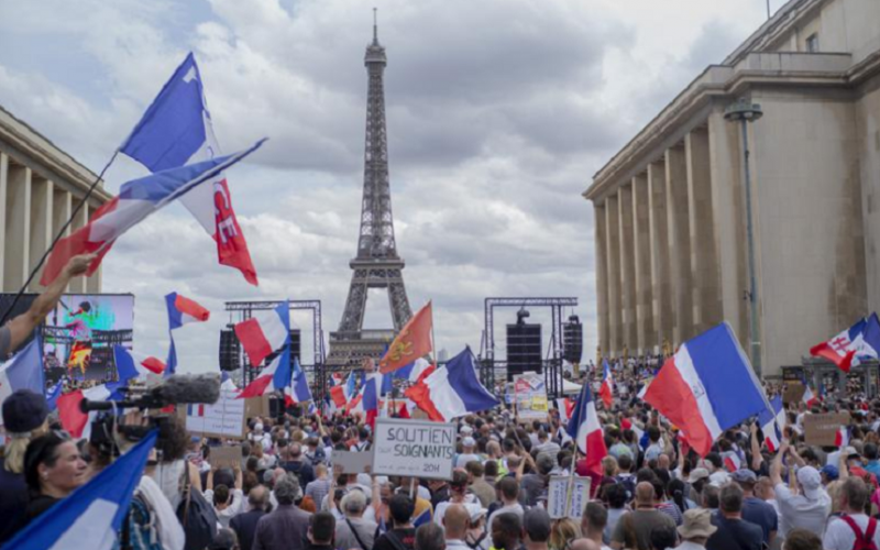 Franţa: Al zecelea weekend consecutiv de manifestaţii împotriva vaccinării şi paşaportului sanitar