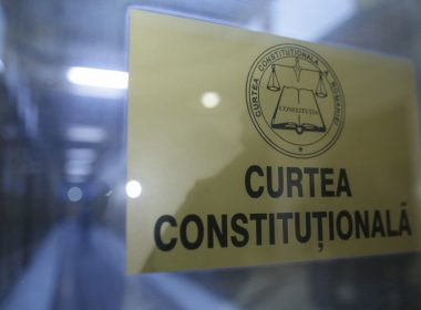 Curtea Constituţională va dezbate, în 28 septembrie, după Congresul PNL, sesizarea Guvernului referitoare la moţiunea de cenzură