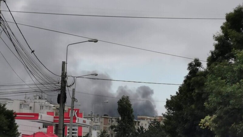 Incendiu puternic la Rafinăria Lukoil din Ploieşti. Oamenii au fost avertizaţi prin RO-Alert să stea în casă
