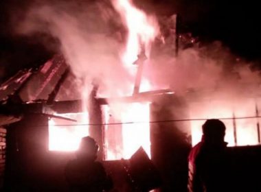 Casa unei familii cu opt membri din Borş, distrusă într-un incendiu, refăcută de voluntari