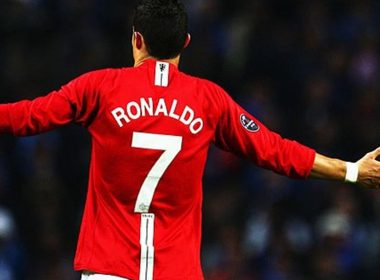 CR7 se întoarce! Cavani i-a cedat lui Ronaldo tricoul cu numărul 7, iar acum e isterie la magazinul oficial al lui Manchester United. Ce au făcut fanii portughezului, vedeţi la Focus Sport, la 19 fără trei minute.