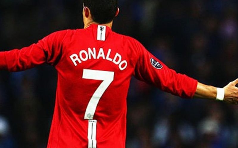 CR7 se întoarce! Cavani i-a cedat lui Ronaldo tricoul cu numărul 7, iar acum e isterie la magazinul oficial al lui Manchester United. Ce au făcut fanii portughezului, vedeţi la Focus Sport, la 19 fără trei minute.