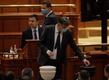 Guvernul Cioloş a picat la vot