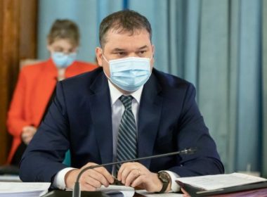 Ministrul interimar al Sănătăţii demontează un fake news: „Niciunul din vaccinurile aflate la centrele de vaccinare din România nu este expirat“