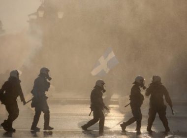 Violenţe stradale şi saluturi naziste: resuscitarea extremei drepte ultranaţionaliste în Grecia