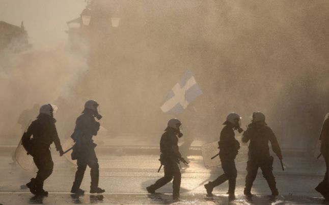 Violenţe stradale şi saluturi naziste: resuscitarea extremei drepte ultranaţionaliste în Grecia