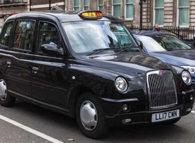 Efectele Brexit. O firmă de taxi din Londra oferă un salariu de pornire de 5.000 de lire pe lună pentru a atrage şoferi