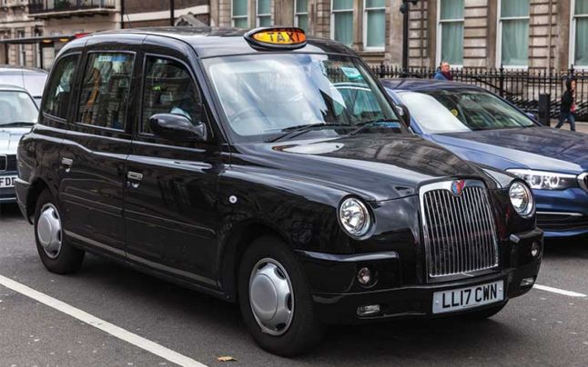 Efectele Brexit. O firmă de taxi din Londra oferă un salariu de pornire de 5.000 de lire pe lună pentru a atrage şoferi