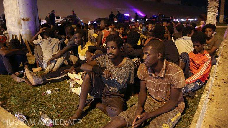 Şase migranţi ucişi de gardieni într-un centru de detenţie în Libia