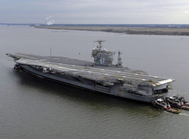 Marina SUA a vândut cu 2 cenţi două portavioane scoase din uz
