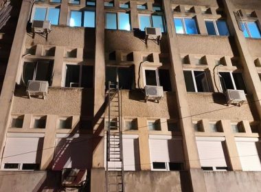 Incendiul de la Spitalul Judeţean de Urgenţă Piatra Neamţ - Zece persoane, printre care şase manageri interimari, şi unitatea medicală, urmărite penal / Care a fost sursa incendiului